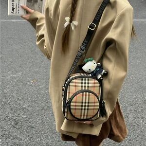 NWT Burberry Beige Check Crossbody Bag 

Beige Bag For Girl With Iconic Vintage